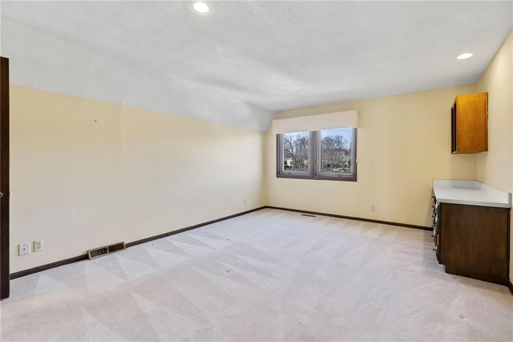 7616 NW Eastside Drive — photo 41