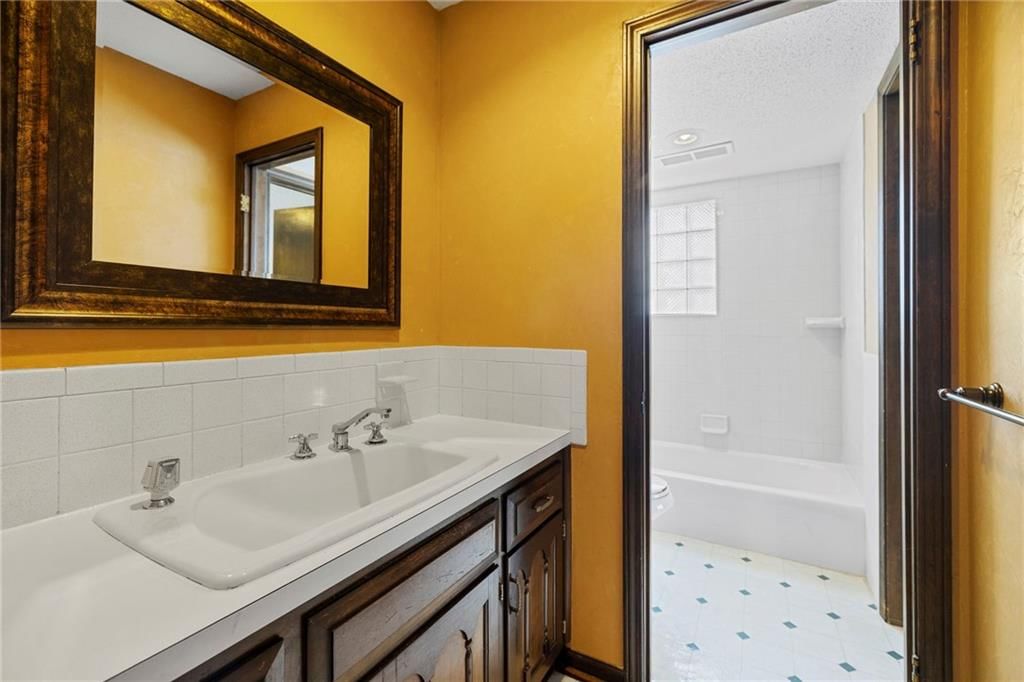7616 NW Eastside Drive — photo 43
