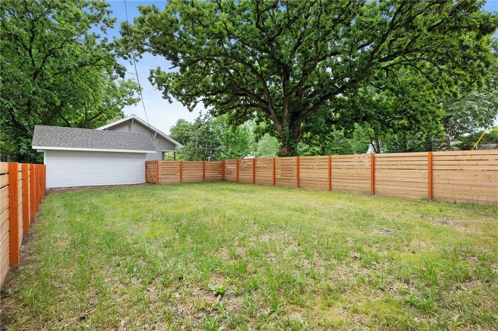 2001 S Locust Street — photo 19