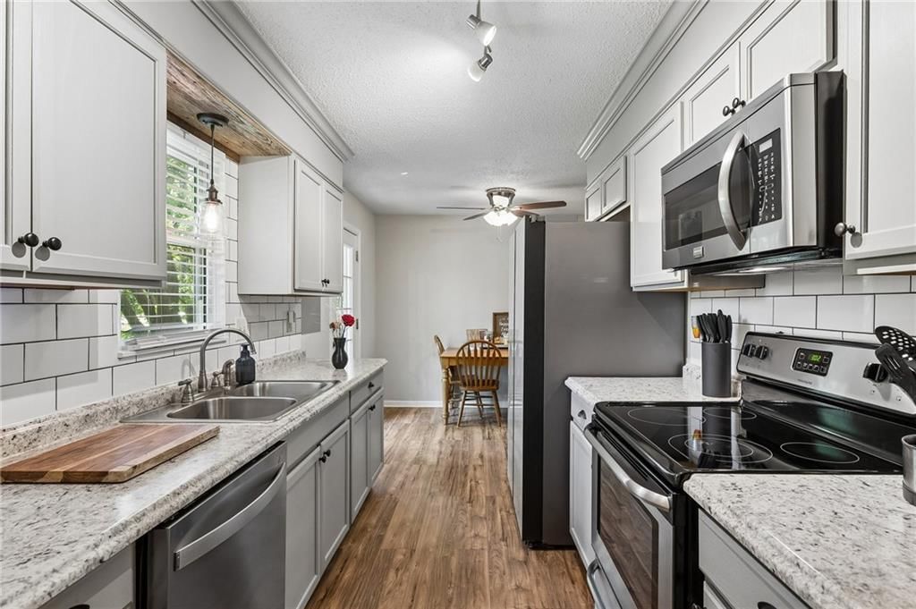 1506 Hawthorn Circle — photo 9