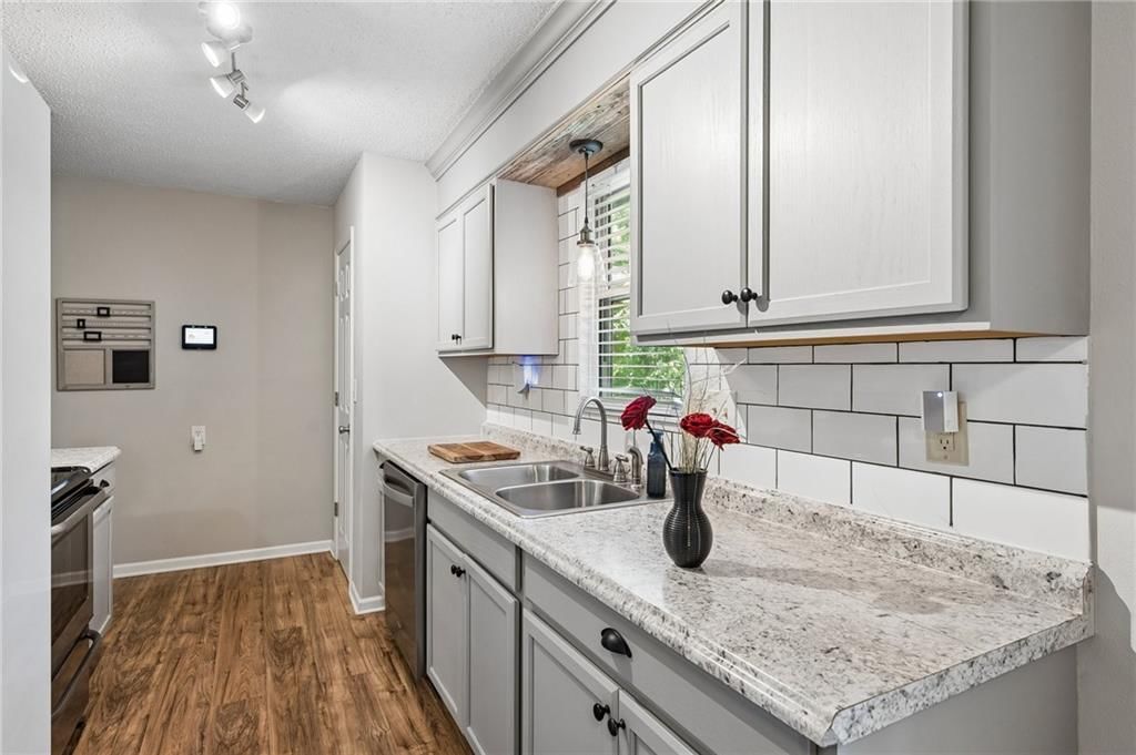1506 Hawthorn Circle — photo 10