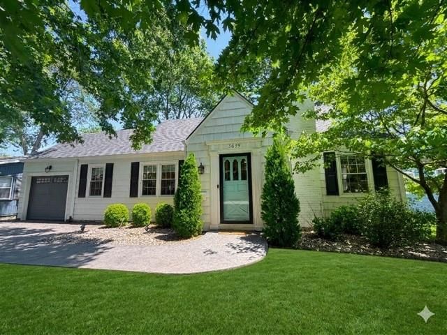 5639 Maple Street — photo 1