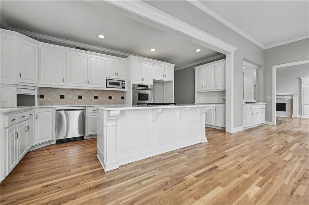5802 W 140th Terrace — photo 15