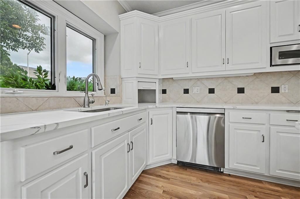 5802 W 140th Terrace — photo 16