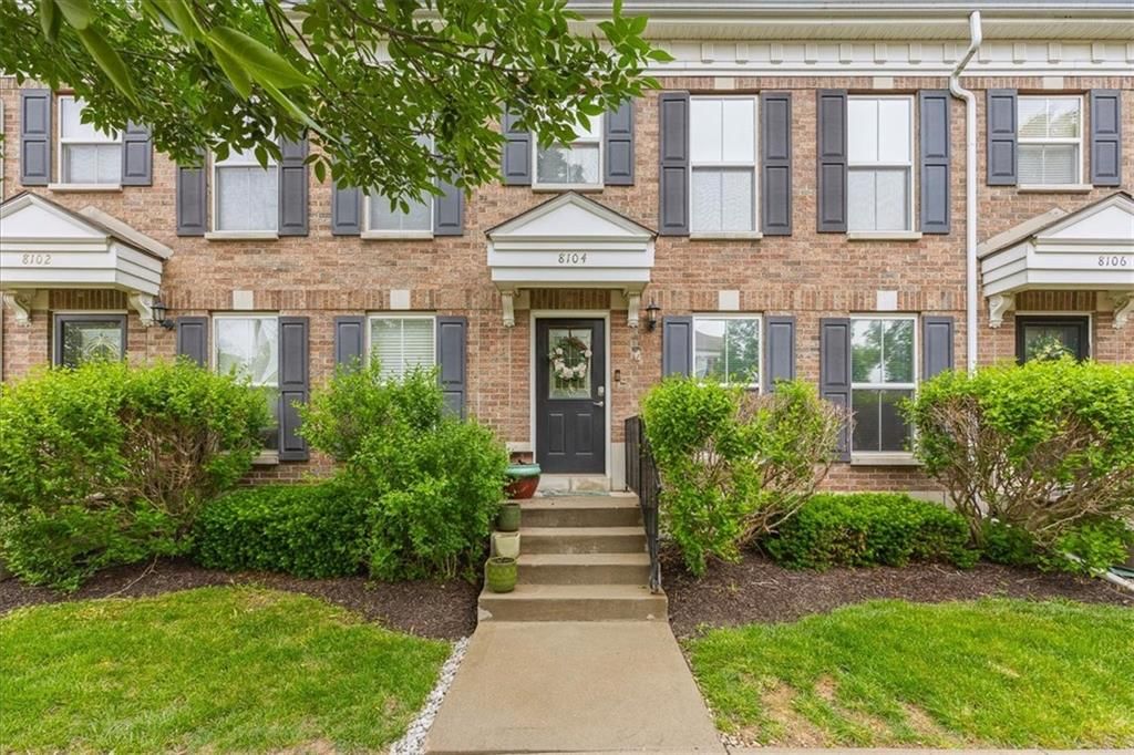 8104 N Oakley Avenue — photo 1