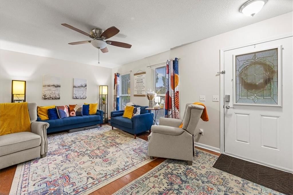 8104 N Oakley Avenue — photo 4