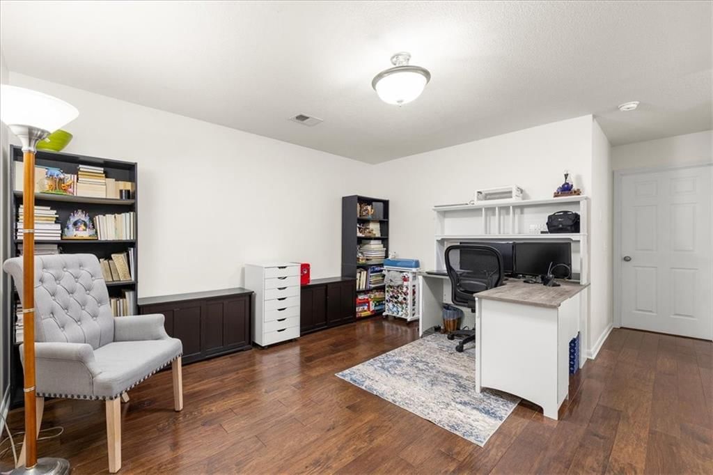 8104 N Oakley Avenue — photo 12