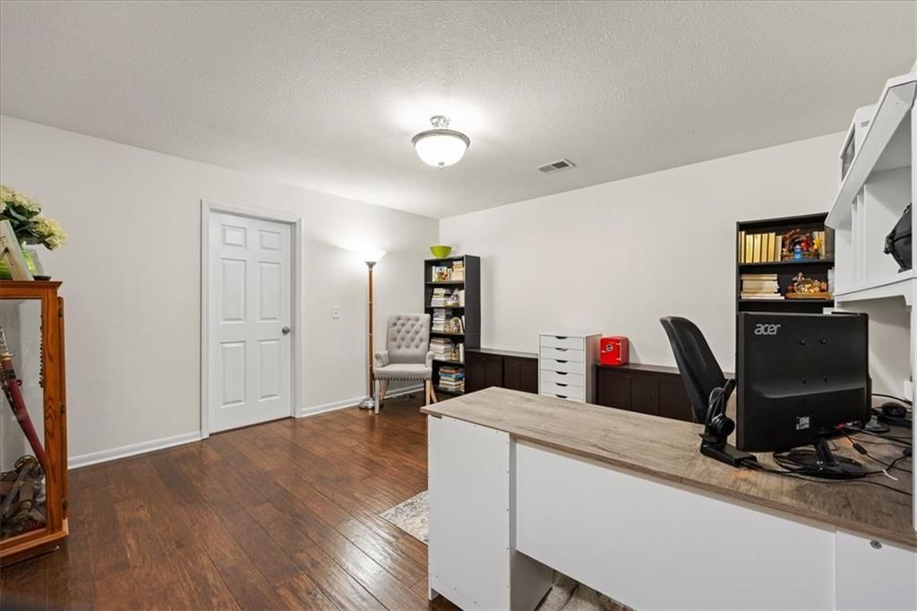 8104 N Oakley Avenue — photo 13