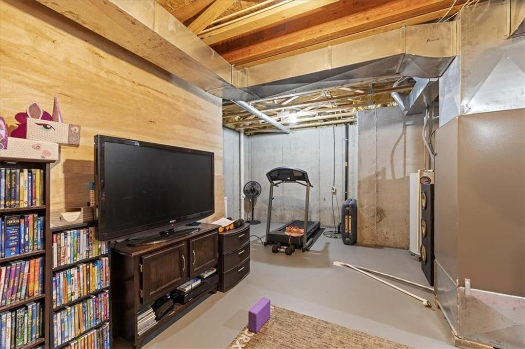 8104 N Oakley Avenue — photo 20