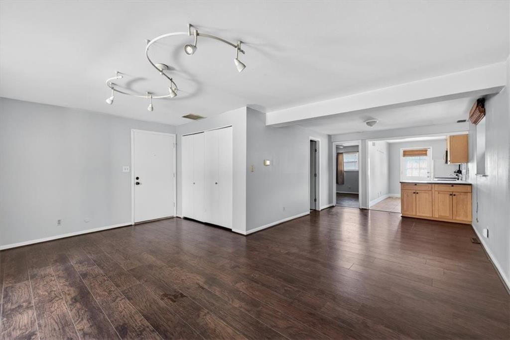 4430 Jarboe Street — photo 5