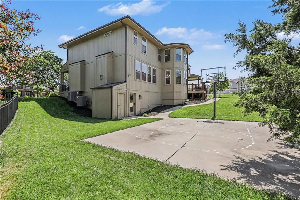 8440 Brunswick Street — photo 36