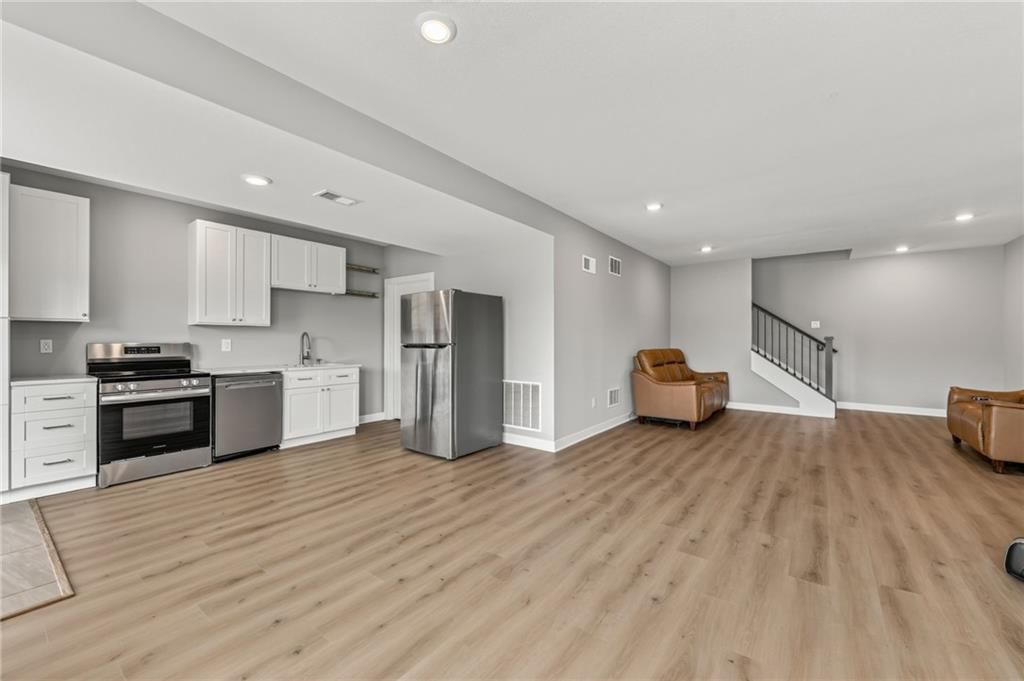 7029 N Cambridge Avenue — photo 17