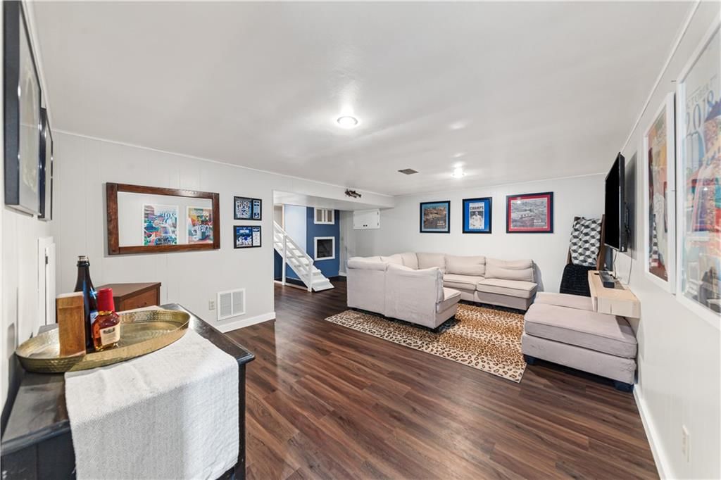 5216 Bond Street — photo 26