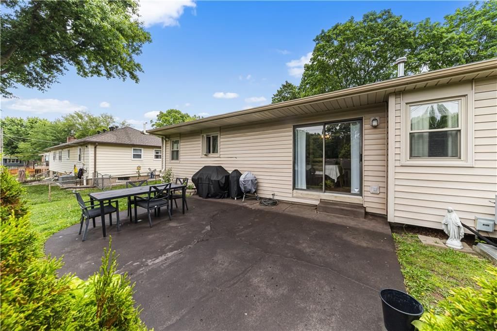 5216 Bond Street — photo 31