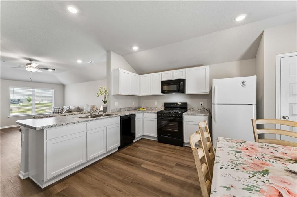 8024 6th Street — photo 11