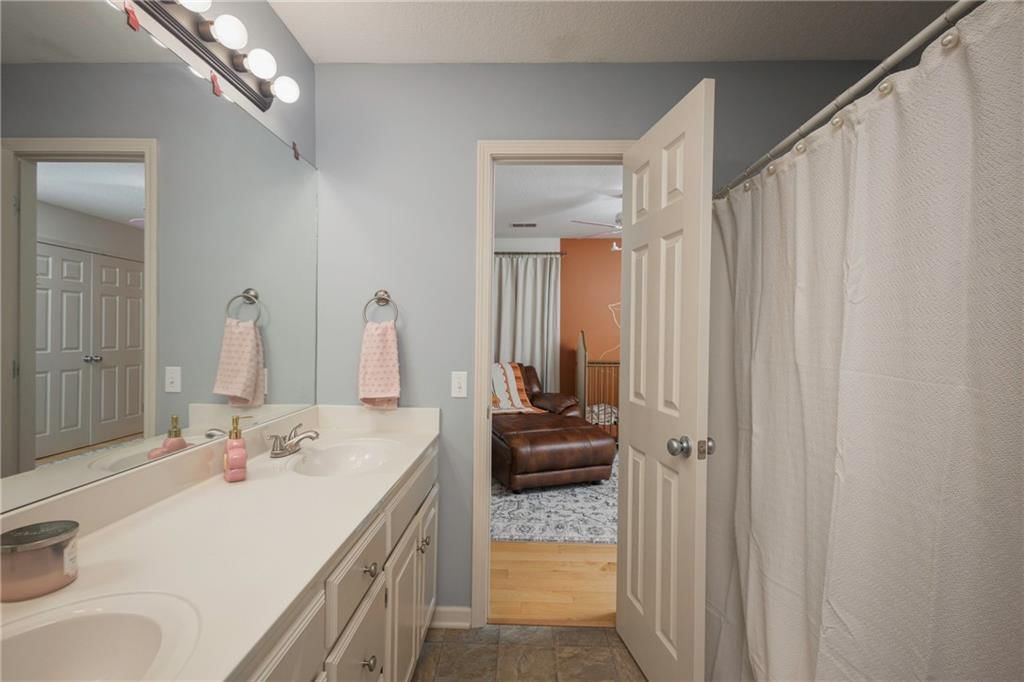1012 NE Serenity Lane — photo 31