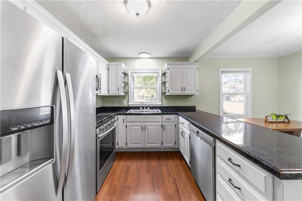 7606 W 66th Terrace — photo 14