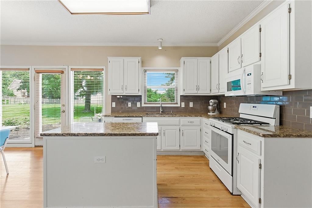 6702 W 156th Terrace — photo 11