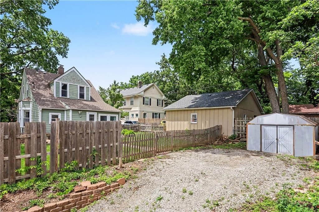 4027 Clark Avenue — photo 25