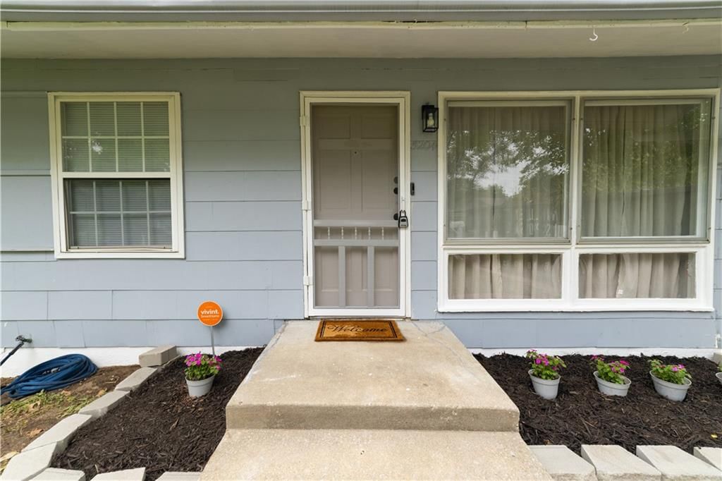 5204 Sycamore Avenue — photo 2