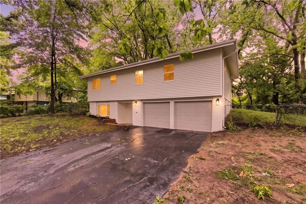1833 N 75th Drive — photo 4