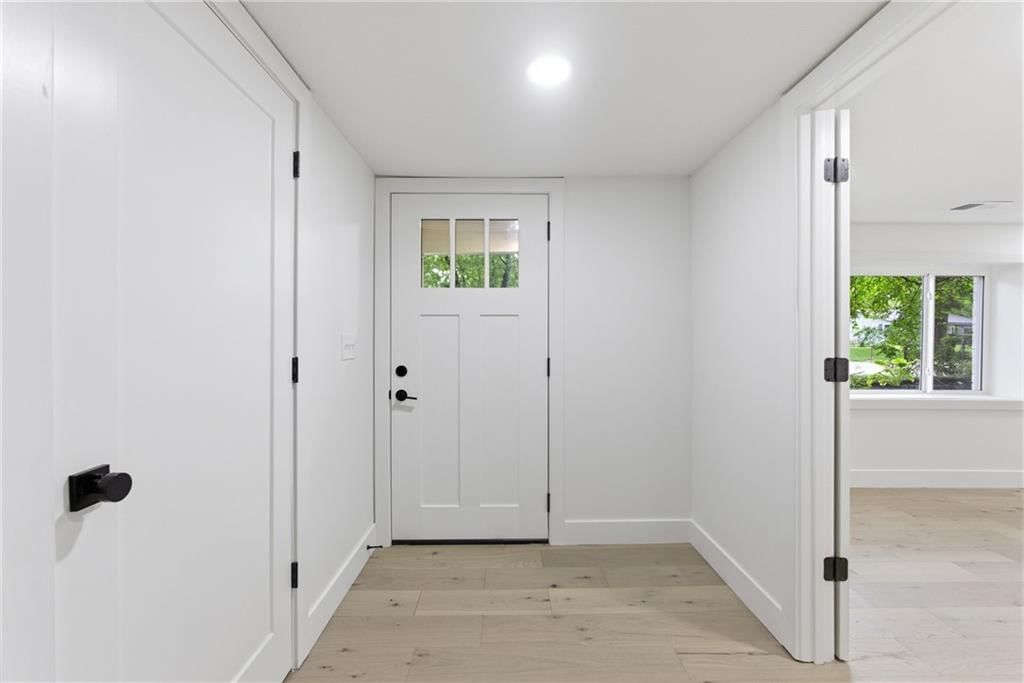 1833 N 75th Drive — photo 5