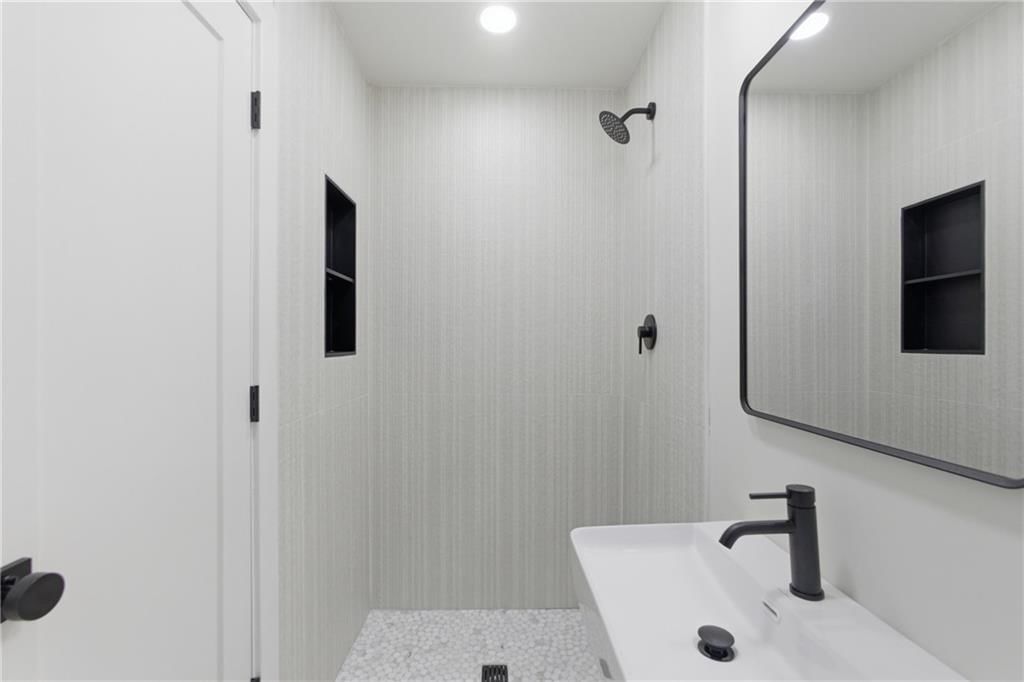1833 N 75th Drive — photo 22