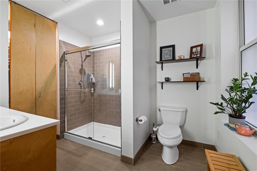 21 W 10th Street — photo 16