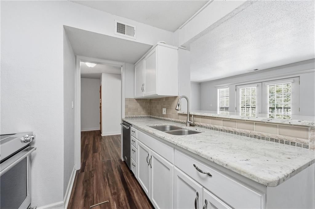 4727 Jarboe Street — photo 11