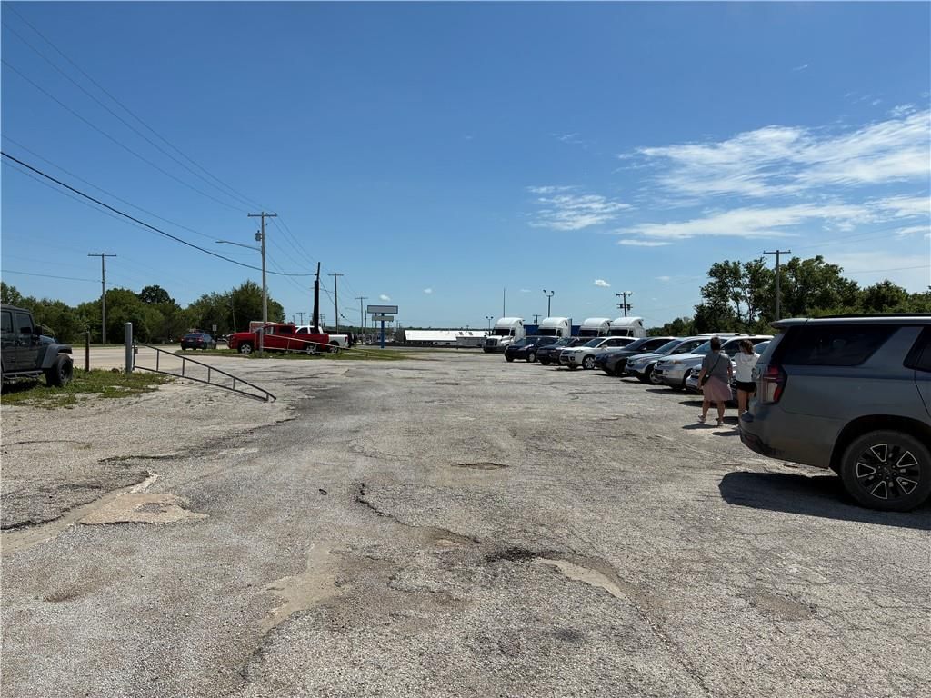 2704 N State Route 291 Highway — photo 3