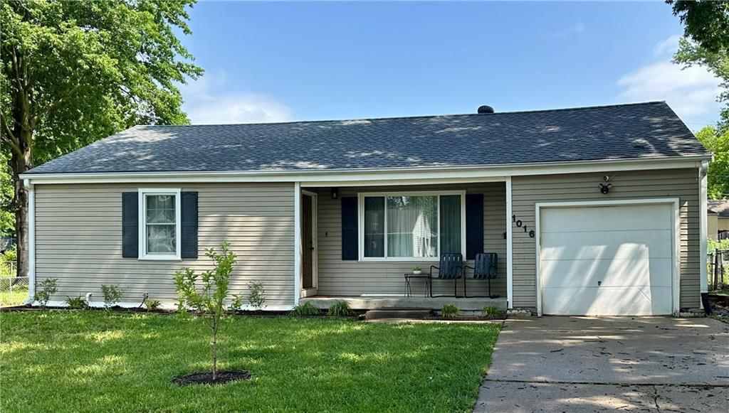 1016 E ELM Street — photo 1