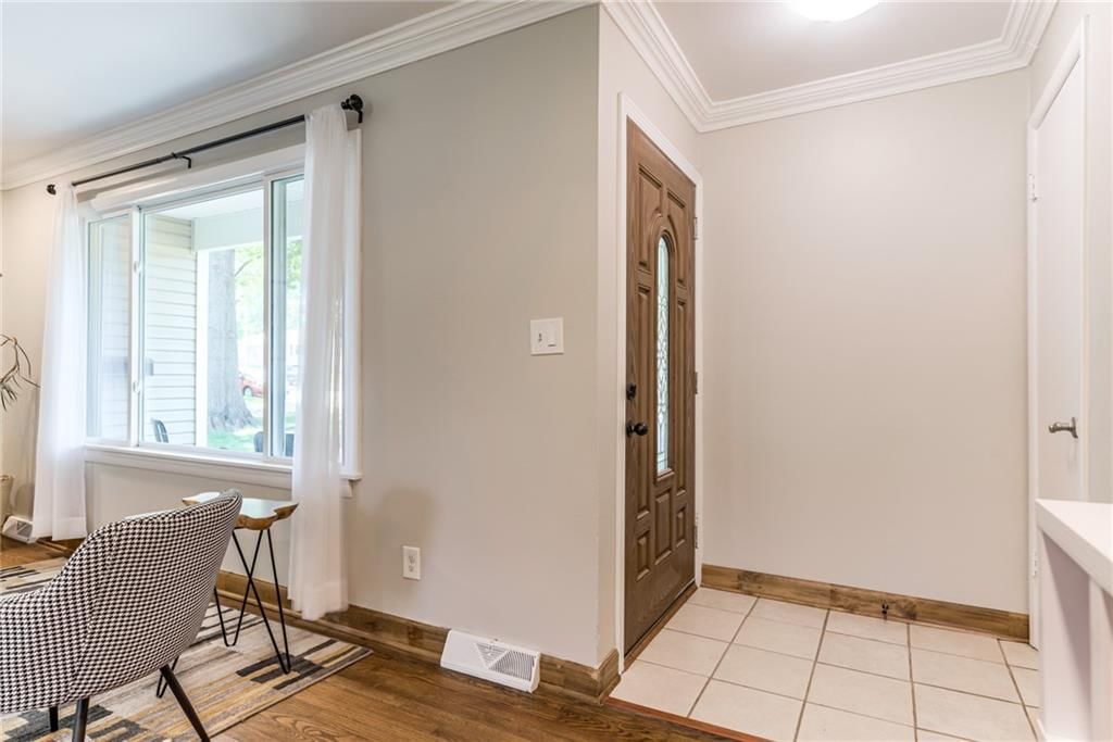 1016 E ELM Street — photo 4