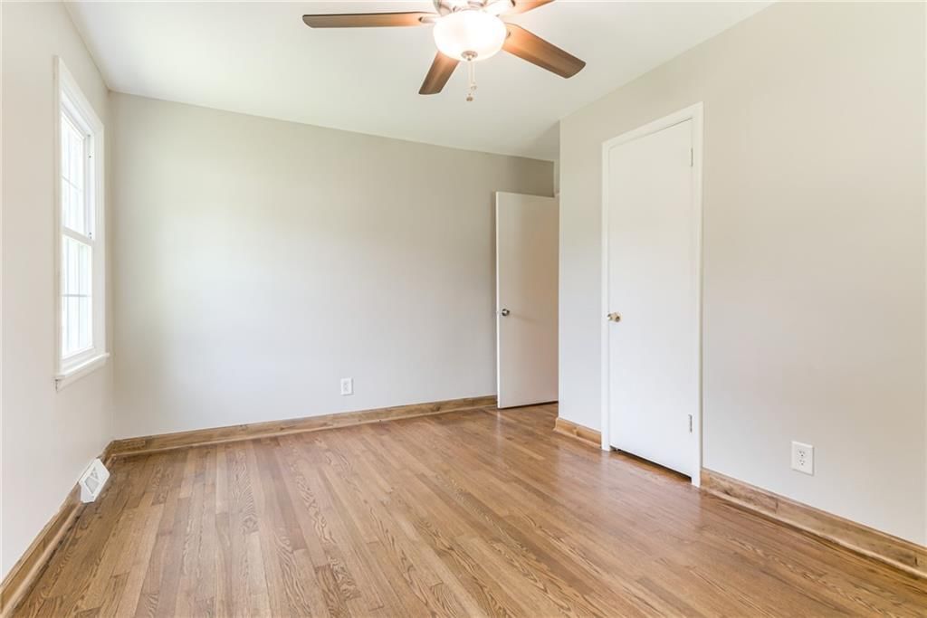 1016 E ELM Street — photo 16