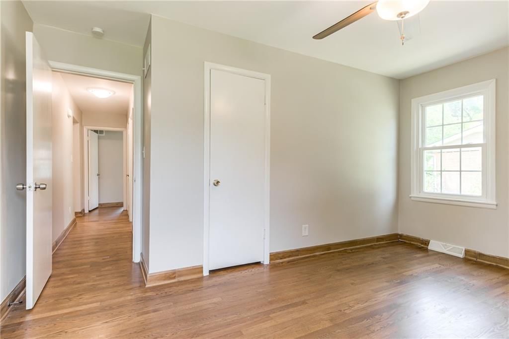 1016 E ELM Street — photo 17