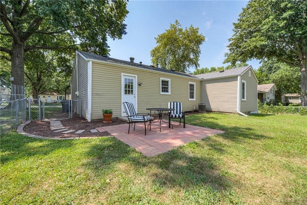 1016 E ELM Street — photo 25