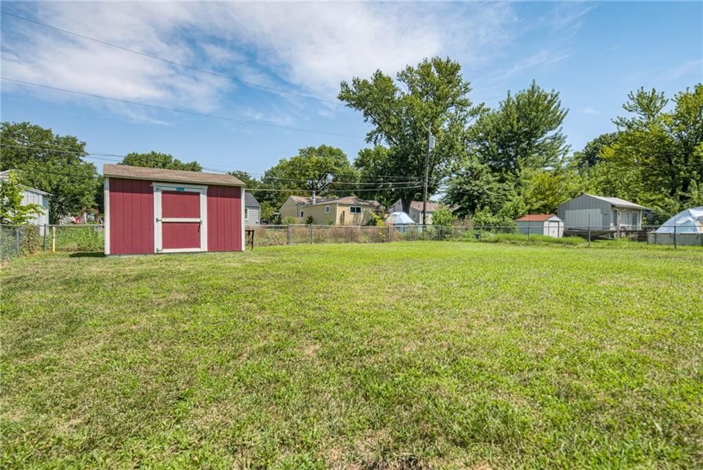 1016 E ELM Street — photo 28