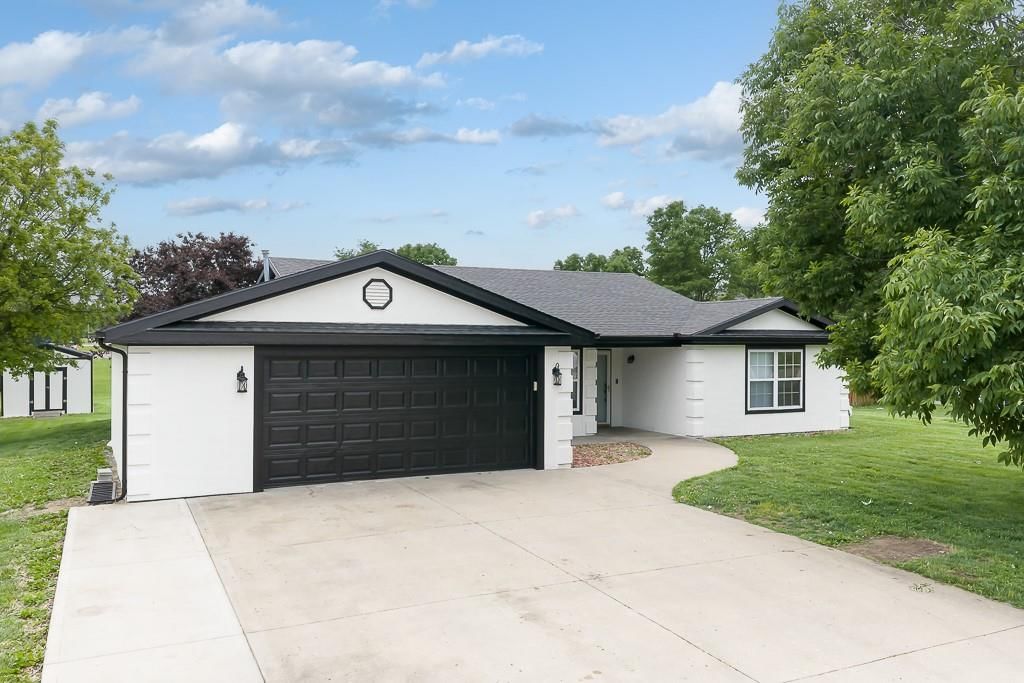 614 Myers Drive — photo 2