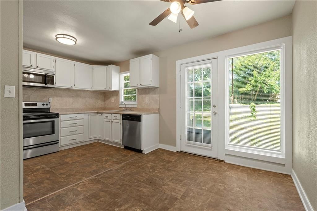 9714 DONNELLY Avenue — photo 3