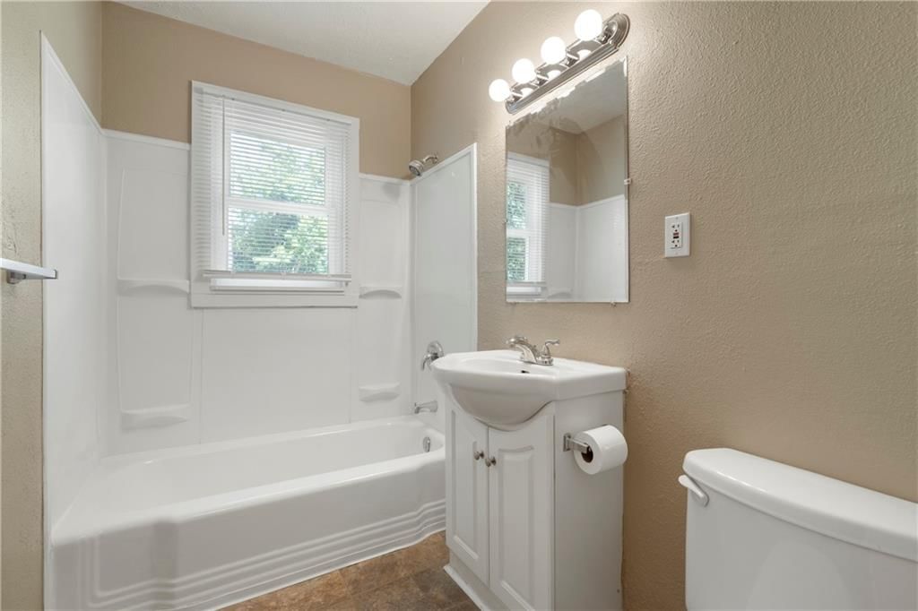 9714 DONNELLY Avenue — photo 4