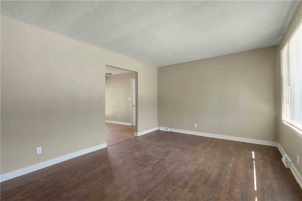9714 DONNELLY Avenue — photo 5
