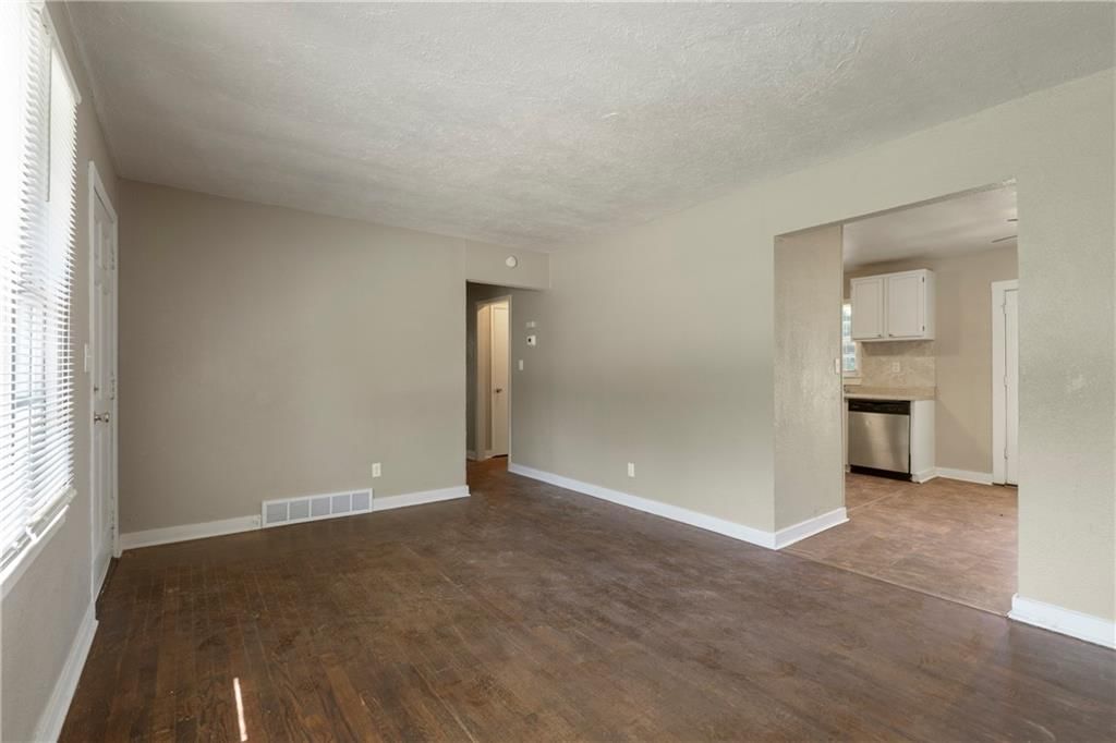 9714 DONNELLY Avenue — photo 8
