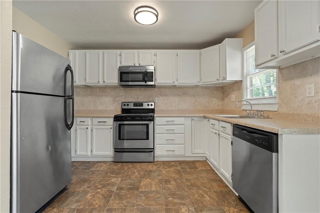9714 DONNELLY Avenue — photo 11