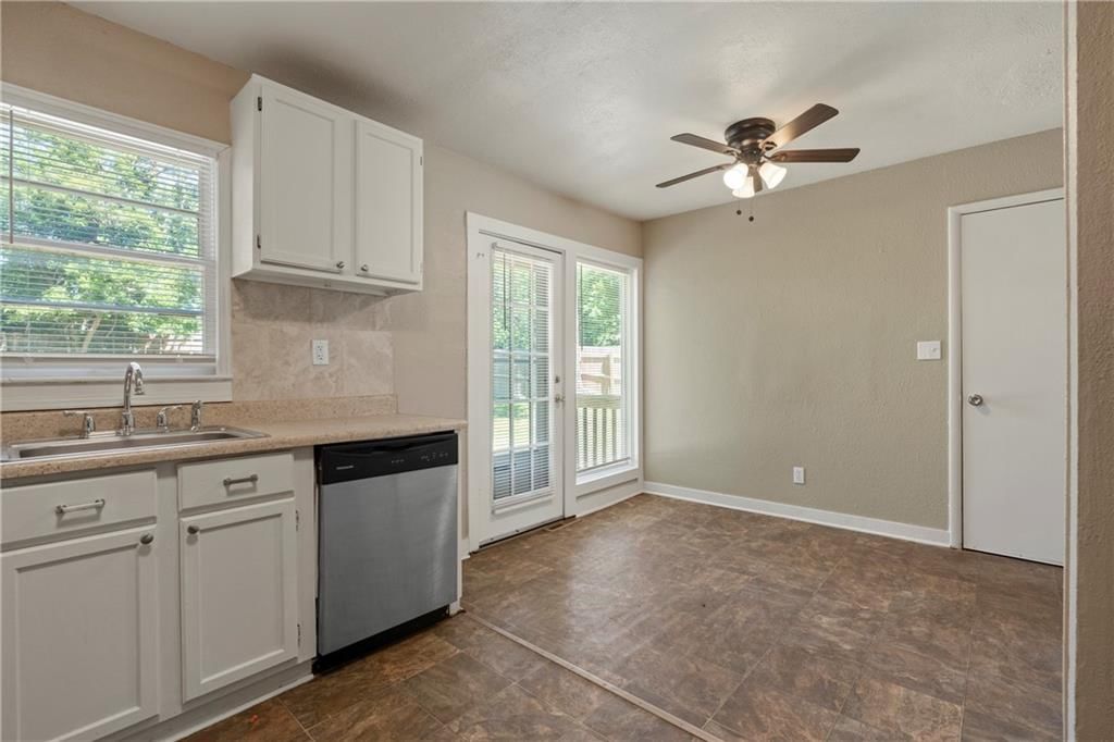 9714 DONNELLY Avenue — photo 13