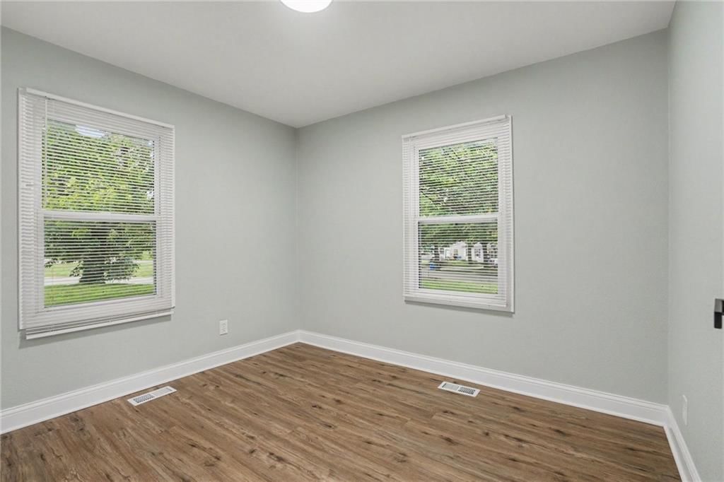 15407 White Avenue — photo 20