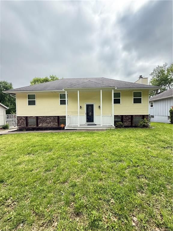 401 S Shrank Avenue — photo 1