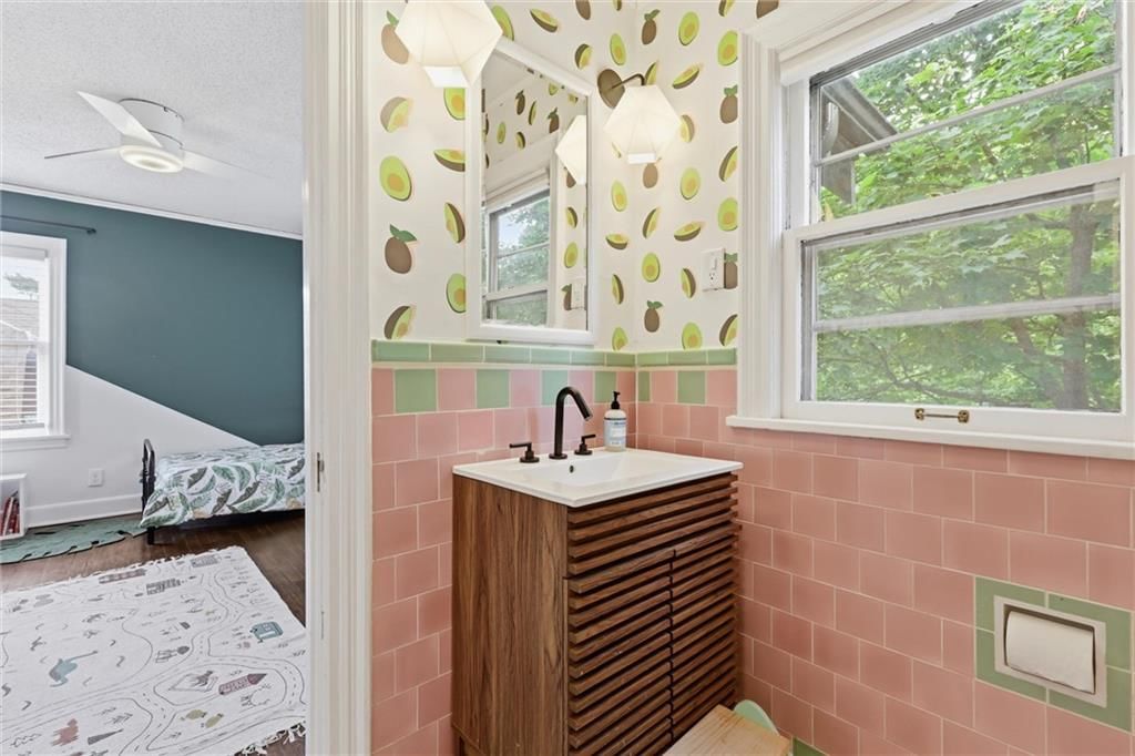 7241 Ward Parkway — photo 29