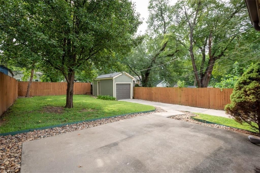 6019 Holmes Street — photo 40