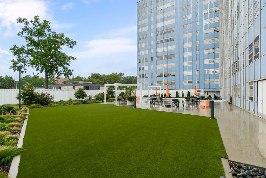 333 W Meyer Boulevard — photo 27