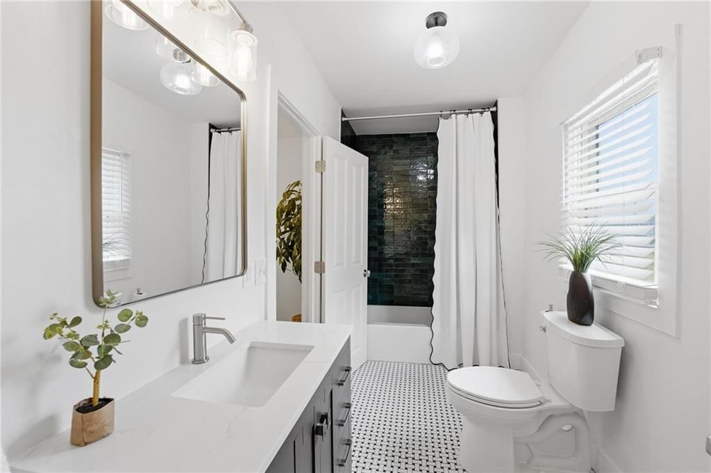 1643 Jefferson Street — photo 38