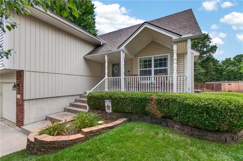 212 SE Bingham Drive — photo 3